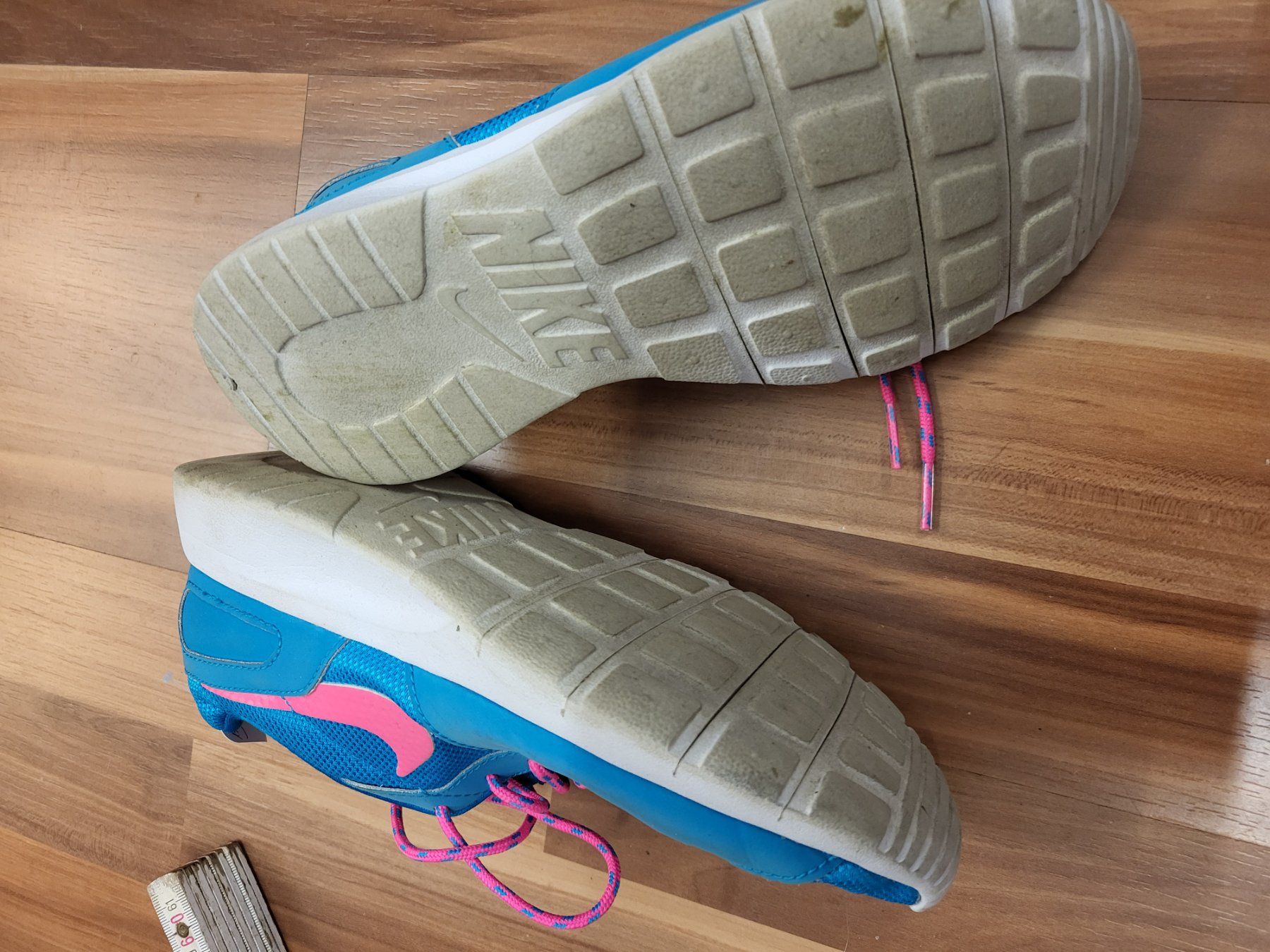 Nike Chaussures hommes: Turnschuh gr 38 Nike oder adidas     B7 – D'occasion à Schwarzenburg par Flamingo07 2