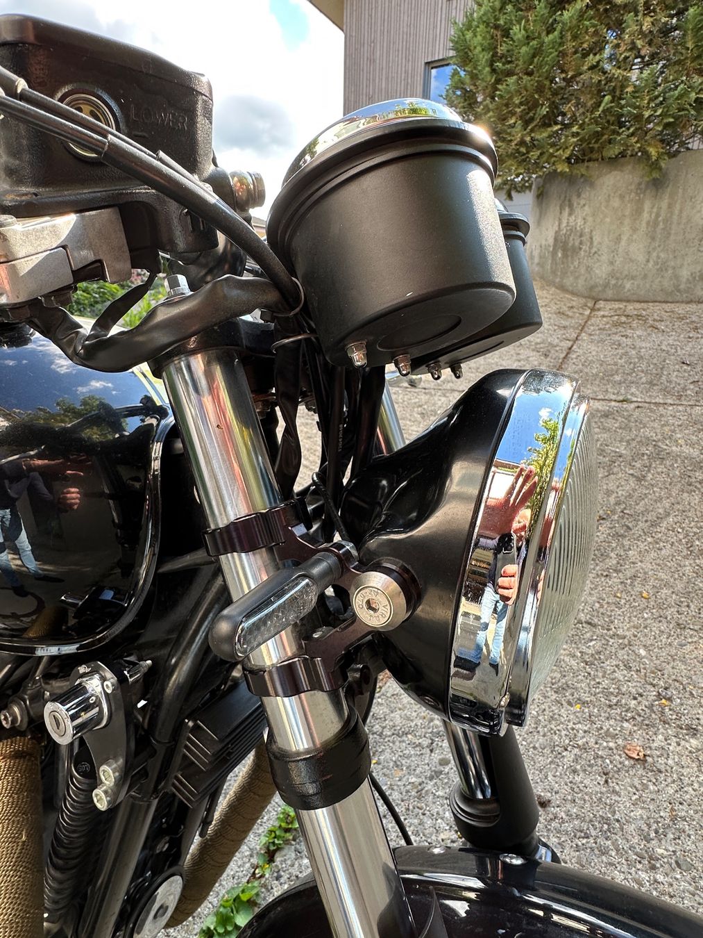 Triumph Strasse: TRIUMPH Thruxton 900 - Custom luftgekühlt – Gebraucht aus Auenstein von Stratosurfer 7