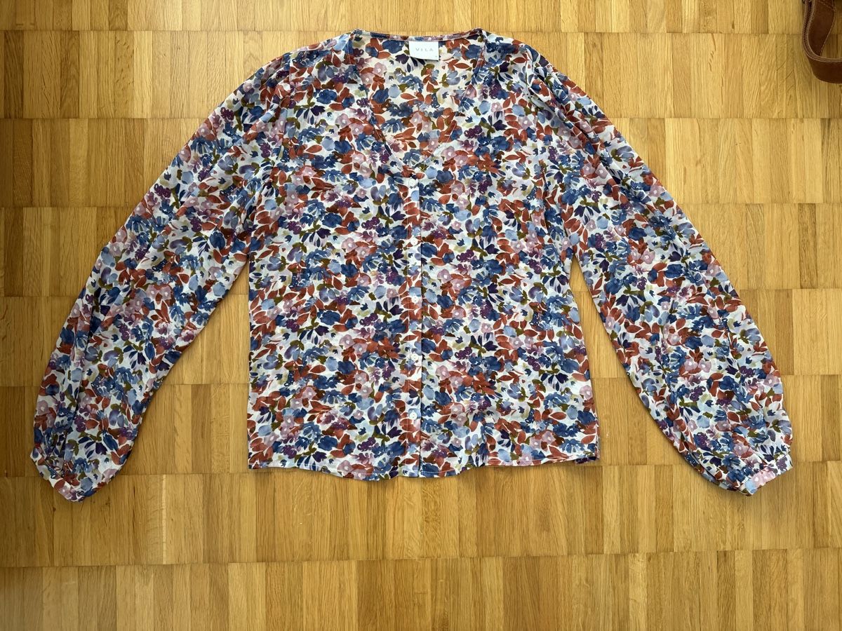 Vila Camicette: VILA Bluse Blumenmuster Gr. 34 (entapricht einer normalen 36 – Usato da Jona venduto da Good_luck_