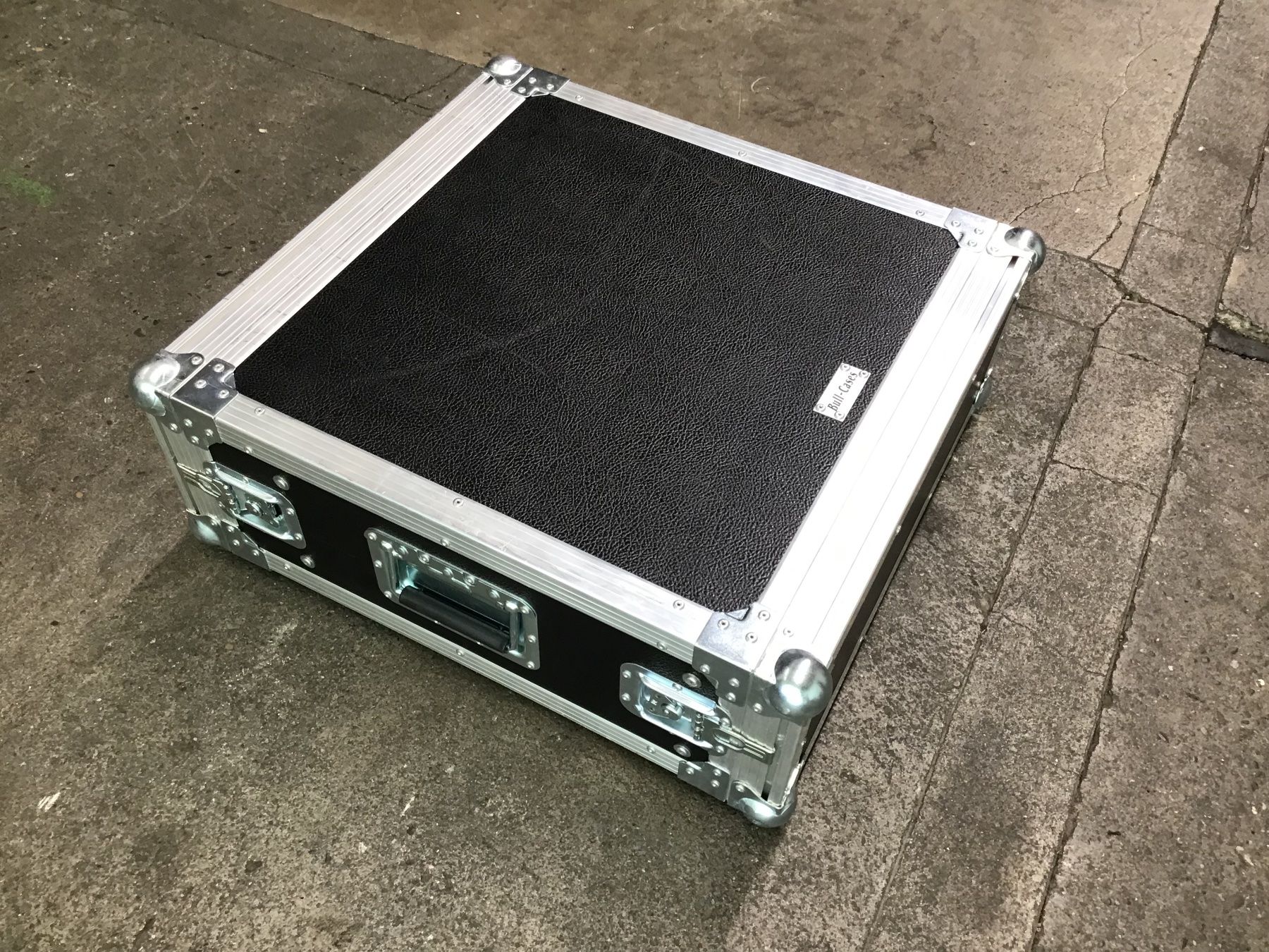 Altri accessori: 19 Zoll Case 4 HE – Usato da Leuggern venduto da stagem 1