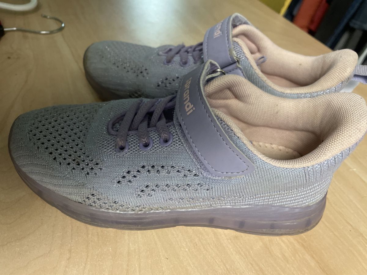 Scarpe per ragazze: Lila Sprandi Sneaker/Turnschuhe Gr. 35 – Usato da Obergerlafingen venduto da cabo4