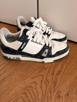 Baskets Louis Vuitton Trainer noir blanc taille 45.5