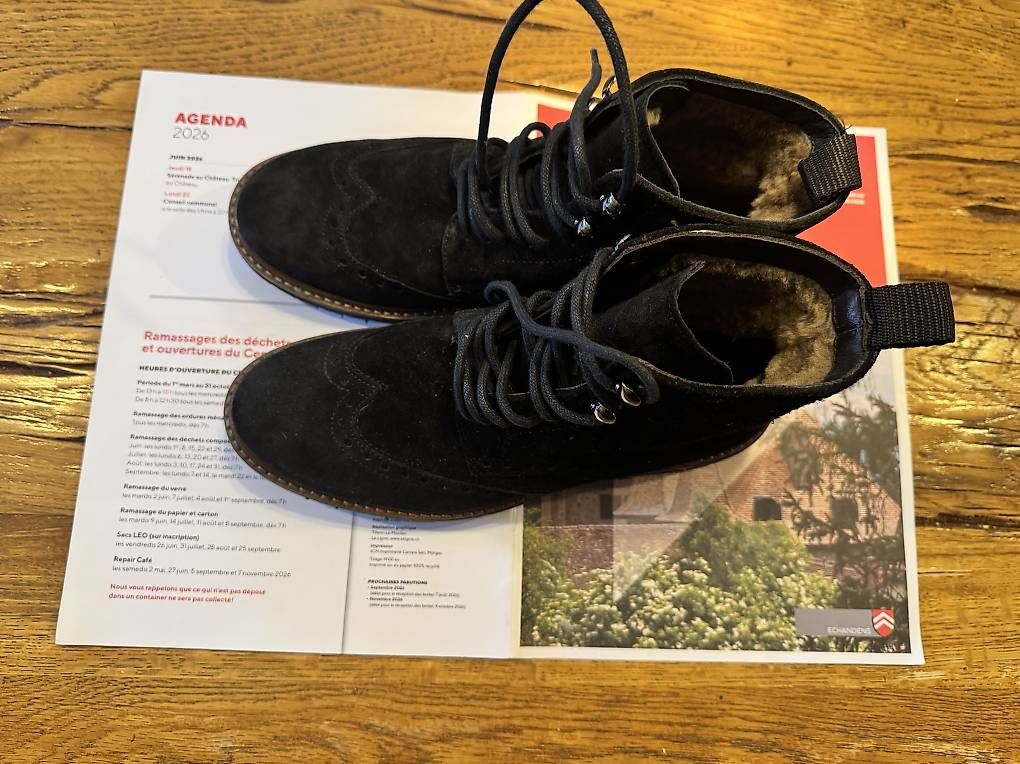 Chaussures femmes: Chaussures Navyboot en daim  – D'occasion à Echandens par Atewe 1