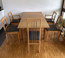 Esszimmerset mit ausziehbarem Tisch und Stühlen