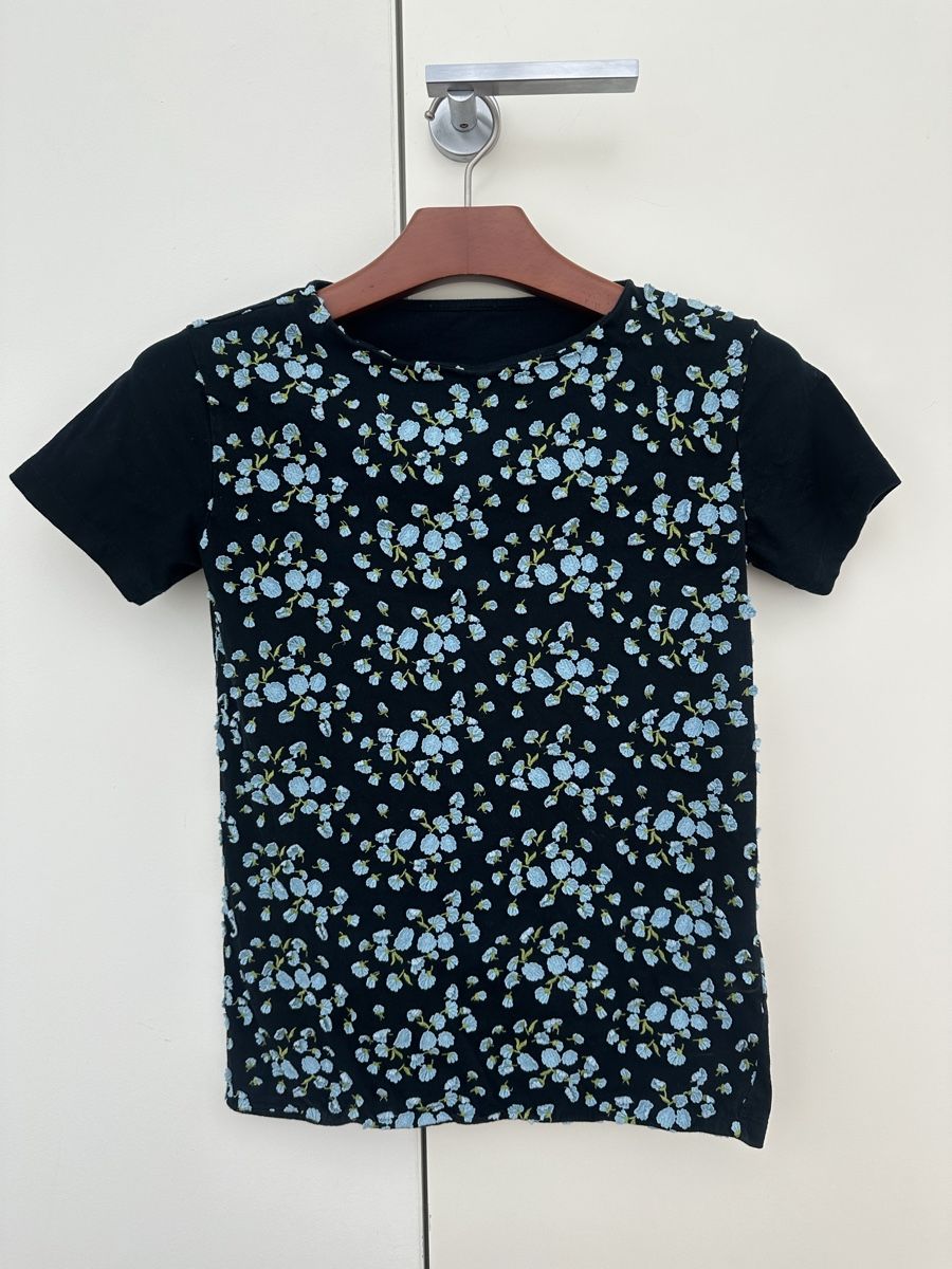Prada Top: Prada blue floral embroidered tshirt (S) – Usato da St. Niklausen LU venduto da lau_259n