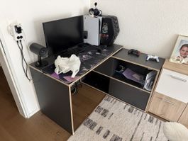 Eckschreibtisch Gaming-Tisch mit viel Platz, sehr gut erhalt
