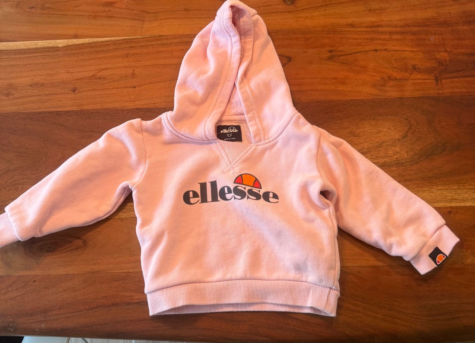 Pullover & Sweatshirts: Kinder Pullover rosa Grösse von Ellesse - Grösse 9-12 Monate – Gebraucht aus Zürich von EL1992