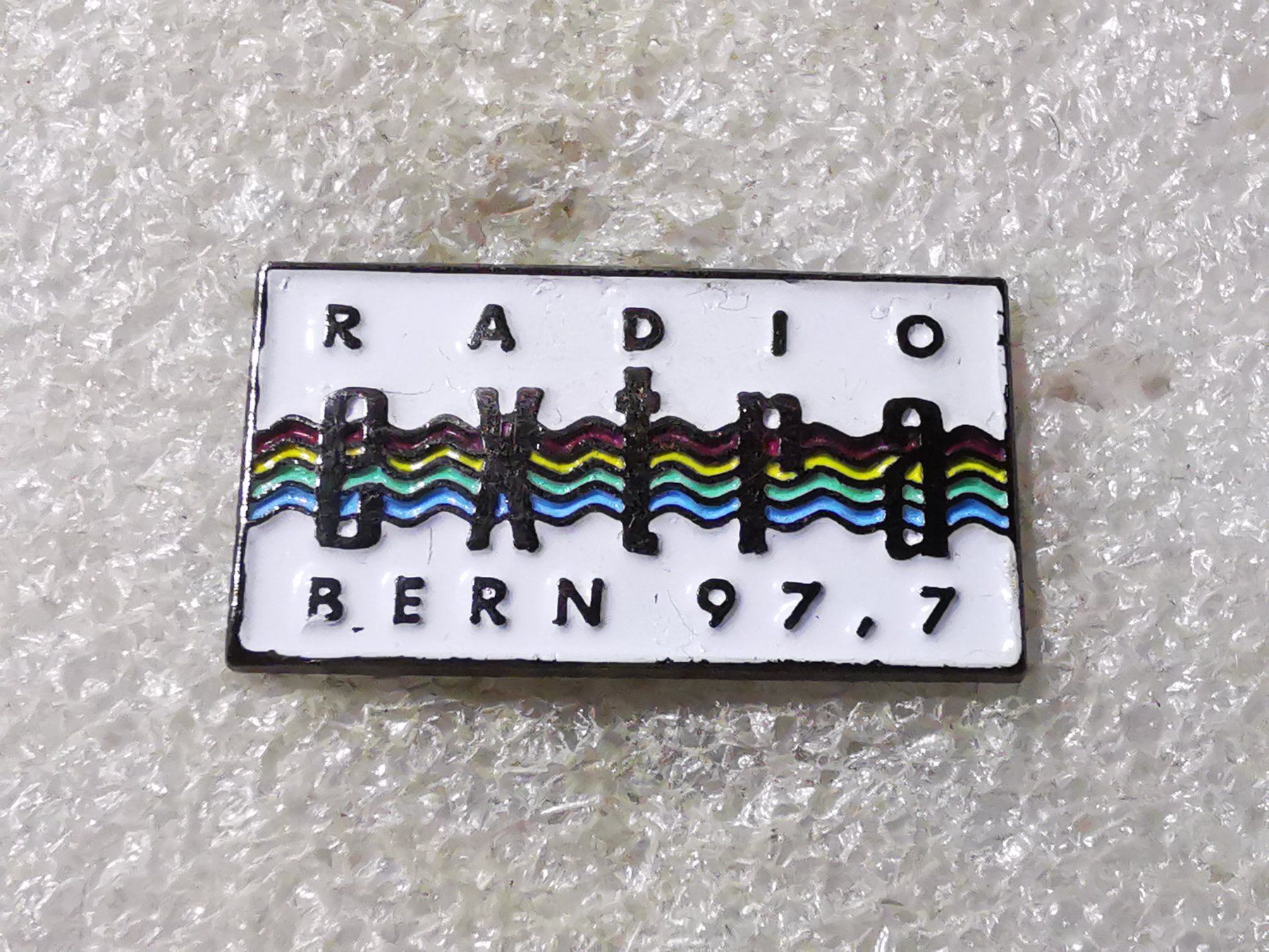 Placchette & Badge: Ansteckpin 92: Radio Extra Bern – Usato da Oppligen venduto da Pin-Fall-Shop