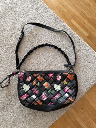 Schwarze Umhängetasche mit Blumenmuster - Top Zustand!