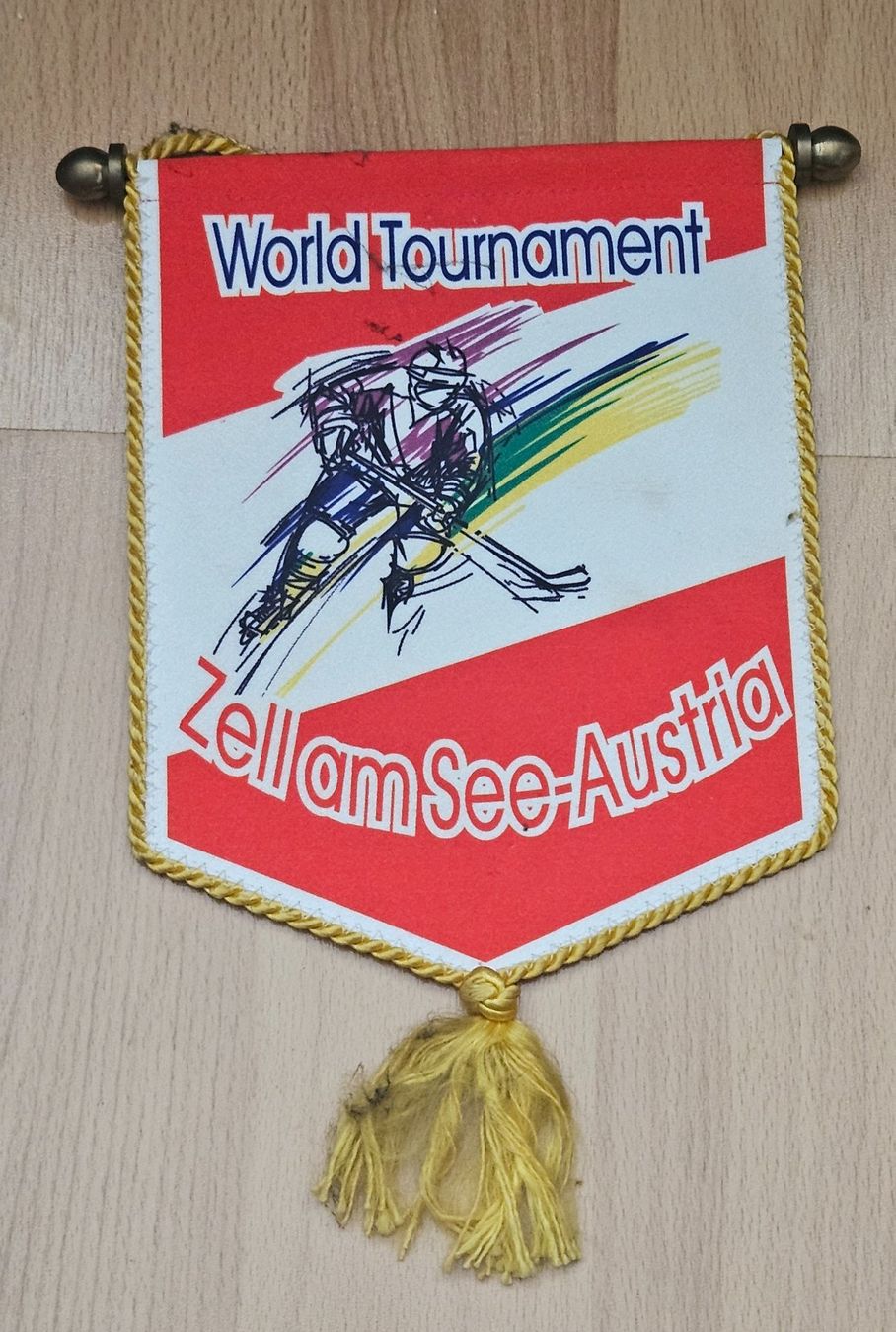 Bandiere: Eishockey Turnierwimpel – Usato da Bern venduto da core1965
