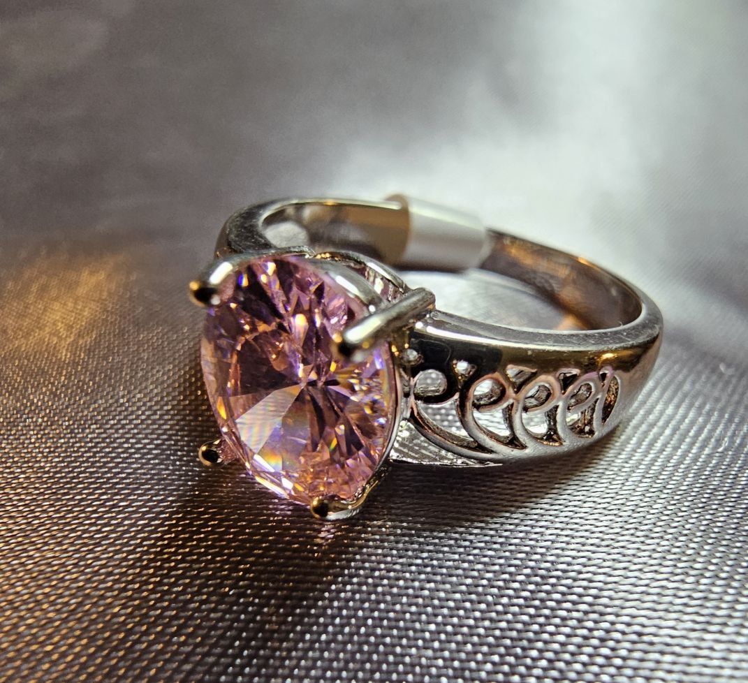 Anelli: Funkelnder Ring mit rosa Zirkonia, Gr. 9 – Nuovo (secondo la descrizione) da Grenchen venduto da lei_tjl5 2