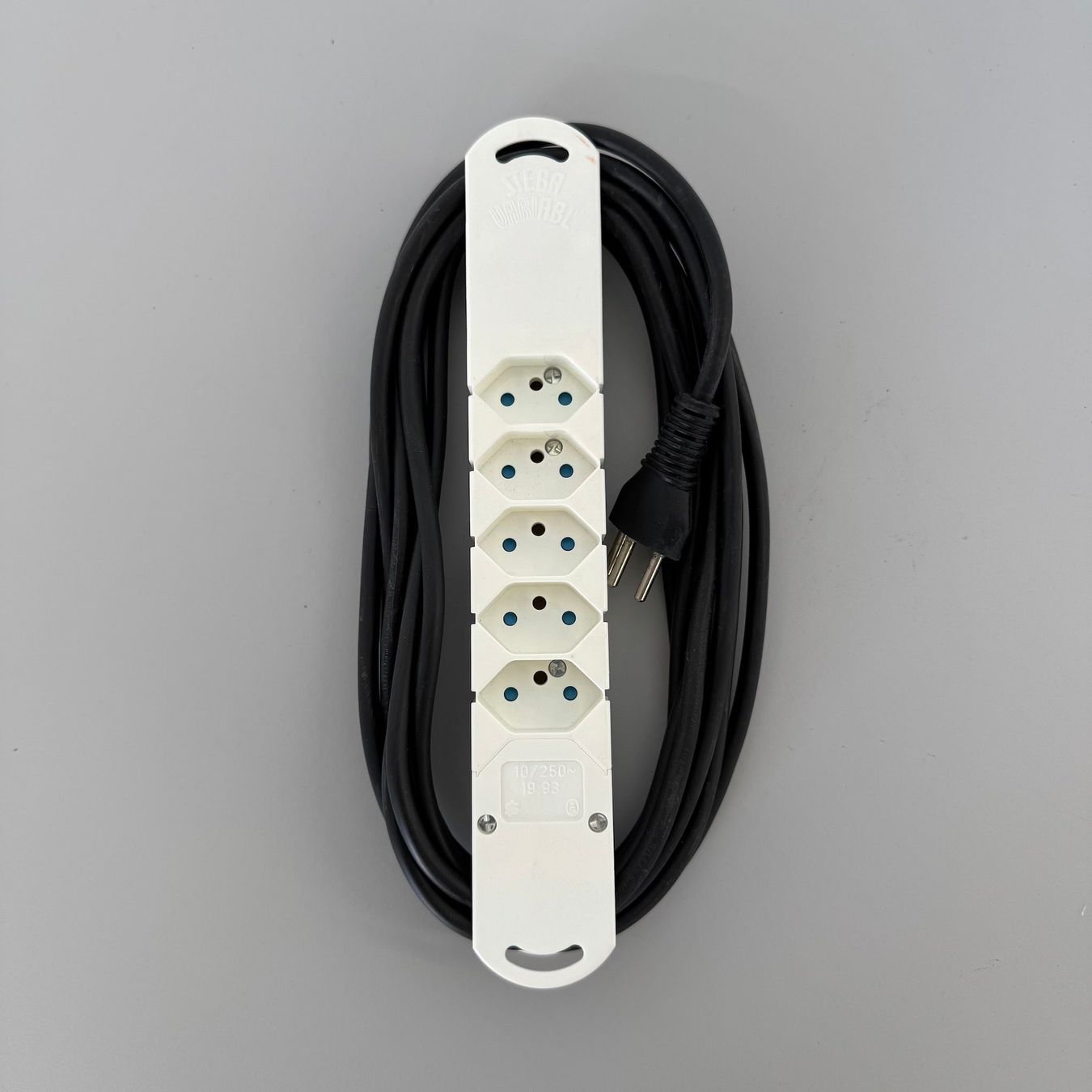 Spine: Steffen Steba Variabl Mehrfachstecker Weiss - Magnetisch - 6 – Usato da Schönenwerd venduto da mcofficeshop 1