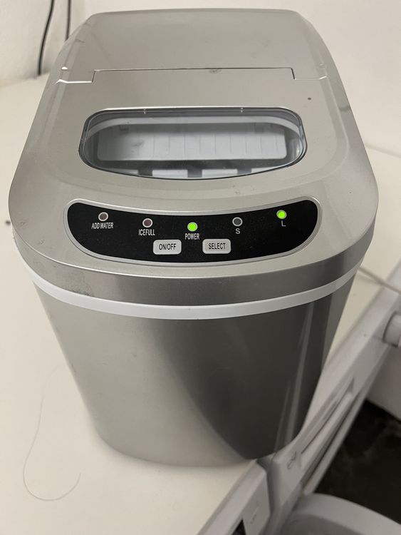 Intertek Eiswürfelmaschiene Silber. IceCube Maker Unbenutzt (Neu ...