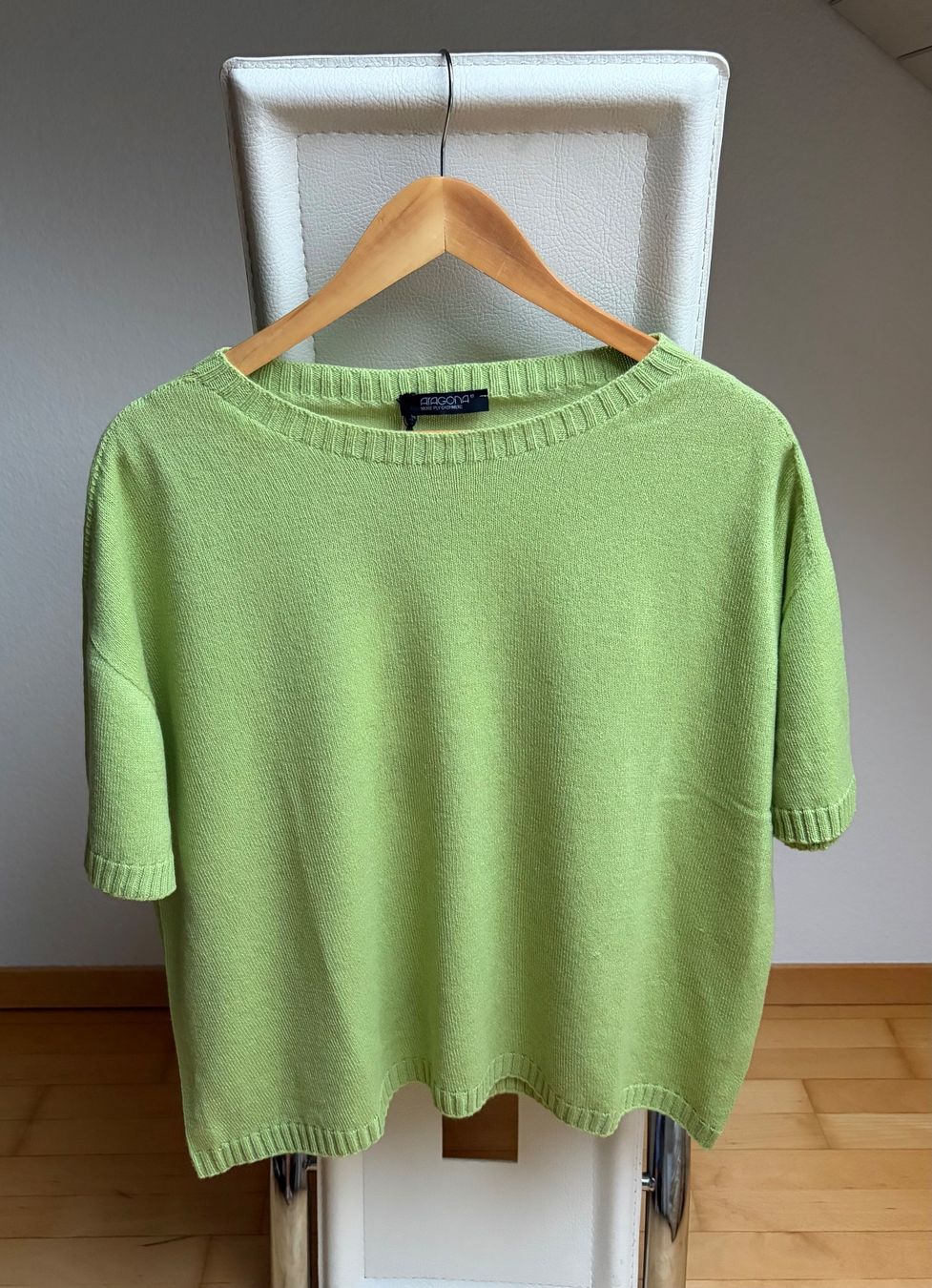 Pulls & Sweat-shirts: Oversized Kaschmir Pullunder Gr.M  ***NEU*** – Neuf avec emballage d'origine à Unterägeri par Jutka_04