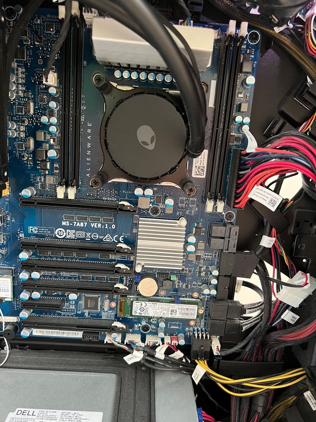 Dell Gehäuse: Alienware PC Gehäuse inkl Motherboard Intel i9 7900X 10core – Gebraucht aus Uitikon Waldegg von  4