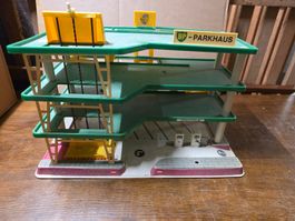 BP-Parkhaus Tippco 1970 in gutem Zustand (2 fehlende Teile)