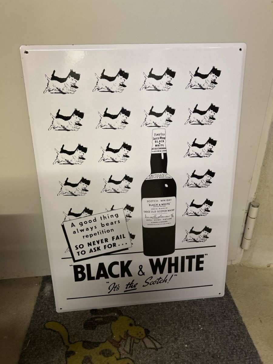 Ecriteaux: Plaque publicitaire métal "Black & White"  – D'occasion à Corcelles NE par Avossouhaits