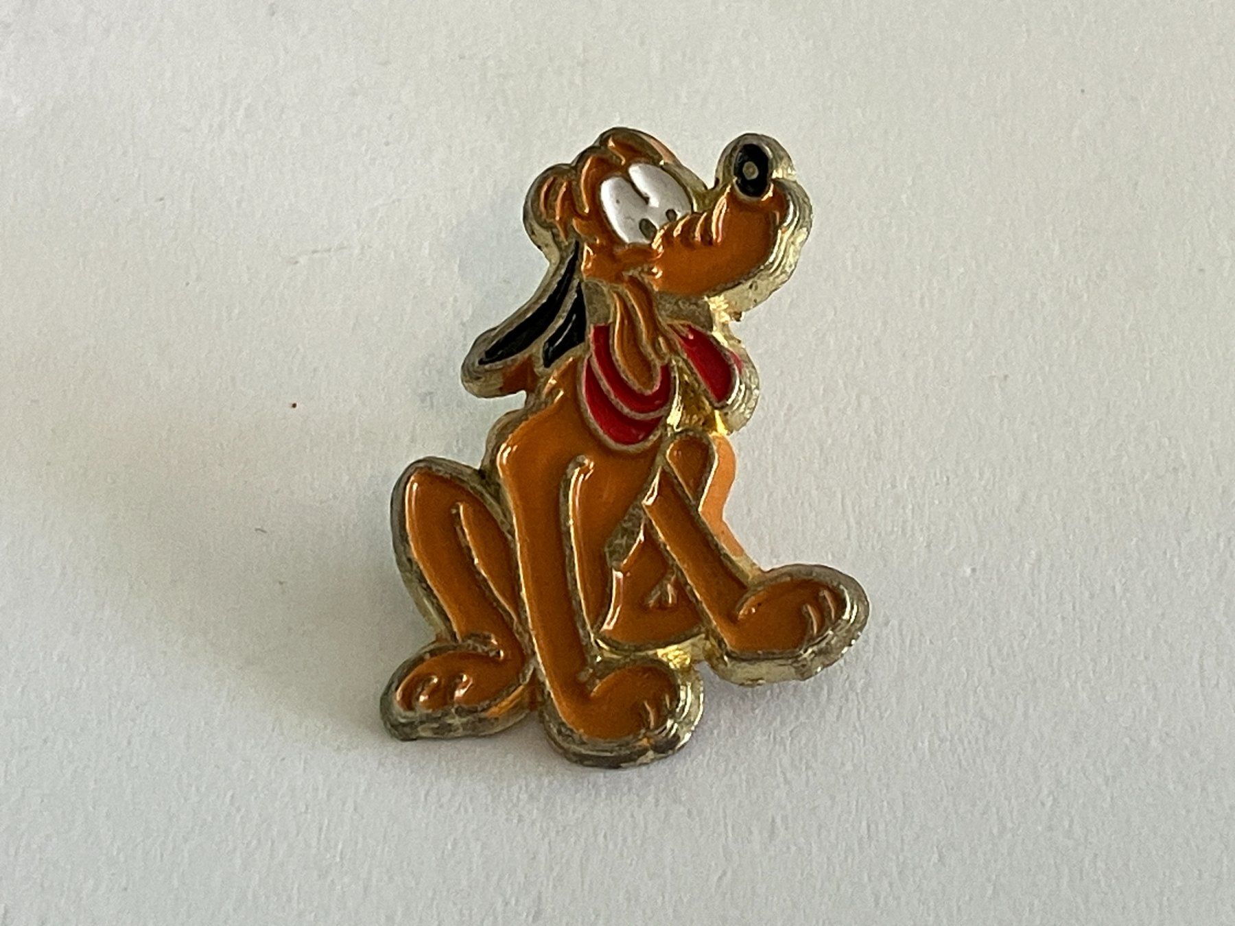 Plaketten & Abzeichen: 1 Pin Pluto – Gebraucht aus Basel von djwwpp