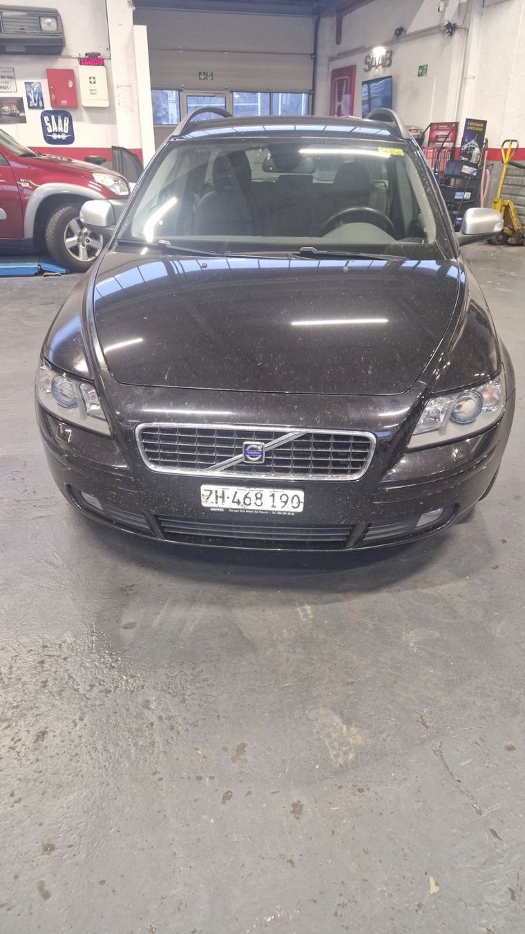 Volvo Autos: volvo v50 t5 awd – Gebraucht aus Uster von