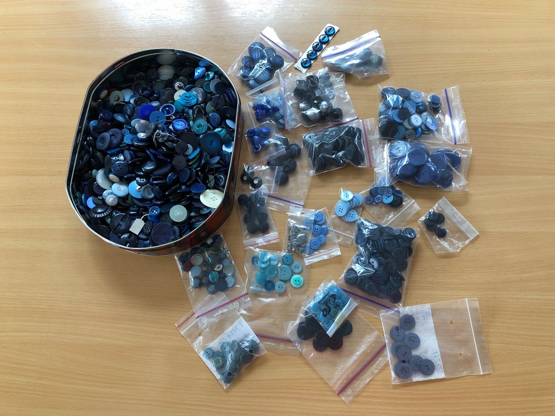 Knöpfe: Lot Knöpfe Blau ca. 1,8 Kg – Gebraucht aus Sirnach von Goforit2001