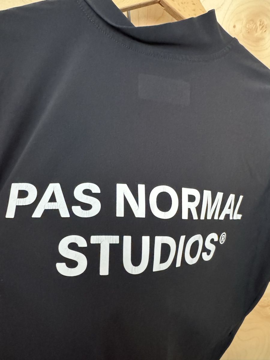 Pas Normal Studios Canottiere & Pantaloni: Pas normal studios PNS mens essential trikot size xl – Usato da Zürich venduto da gva_r9gs 3