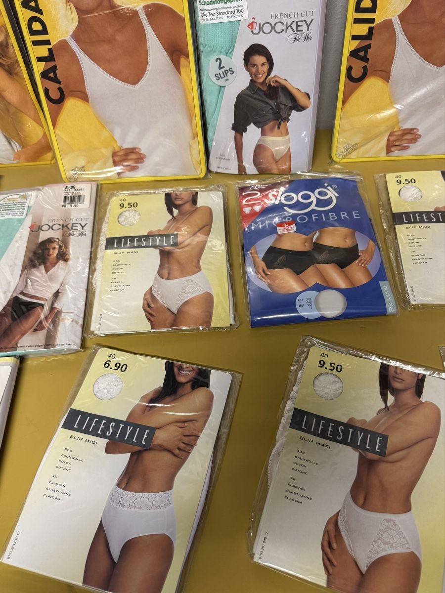 Altra biancheria intima: Diverse Damenunterwäsche neu  – Nuovo (secondo la descrizione) da Schlieren venduto da Freundlich02 4
