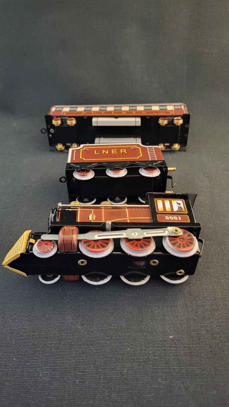 Spielzeuge: Blech-Eisenbahn LNER 2081 PULLMAN mit Schlüssel-Aufzug – Neu und originalverpackt aus Basel von spinne02 3