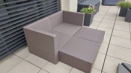 Outdoorlounge mit Kissen