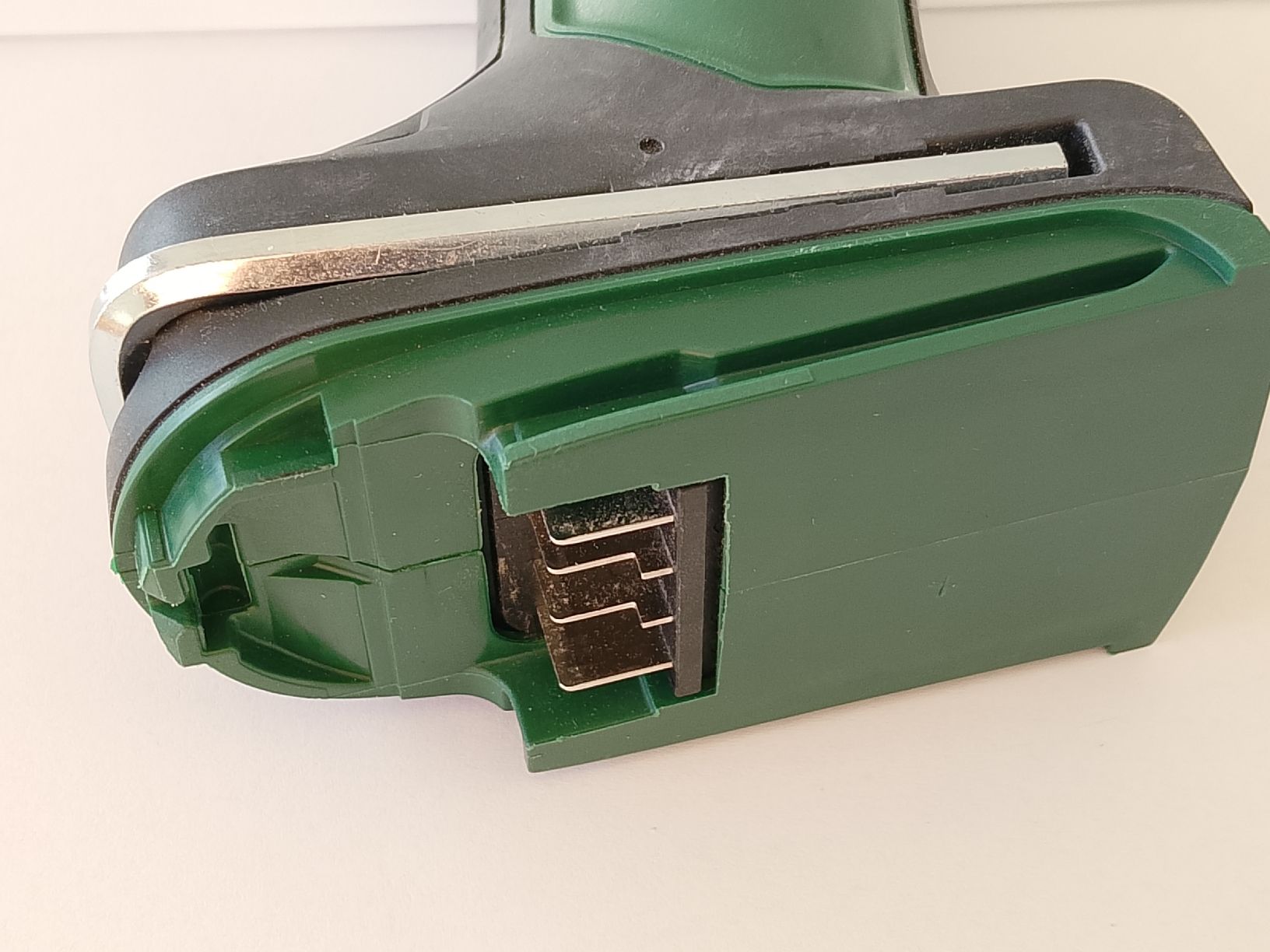 Bosch Tutti gli attrezzi: Bosch Akku Universal multi 18 v-32 Maschine  – Usato da Biel/Bienne venduto da Vintage-timearts 3