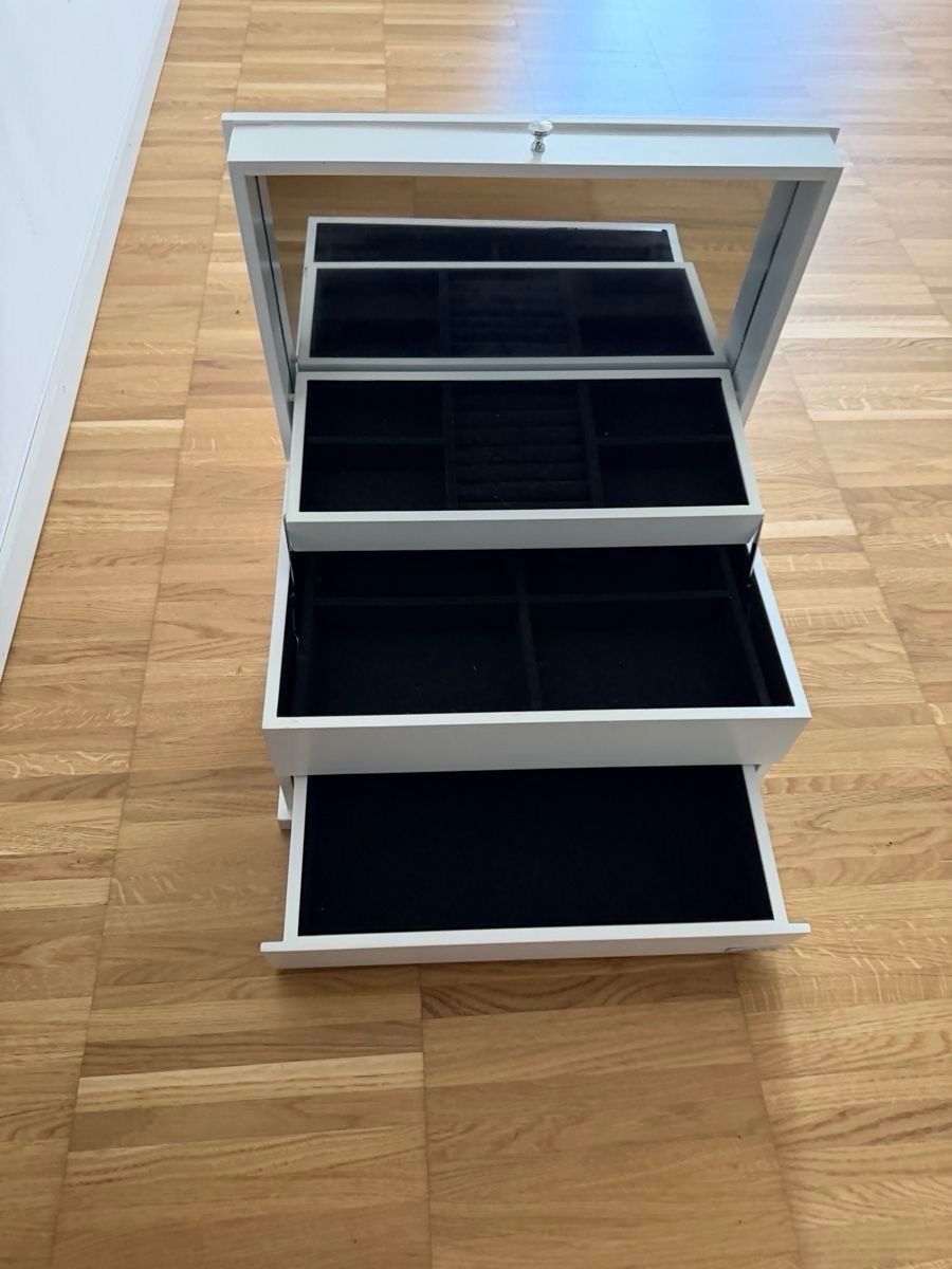 Sonstige Dekorationen & Accessoires: Schmuckkasten – Gebraucht aus Oberriet SG von shanis