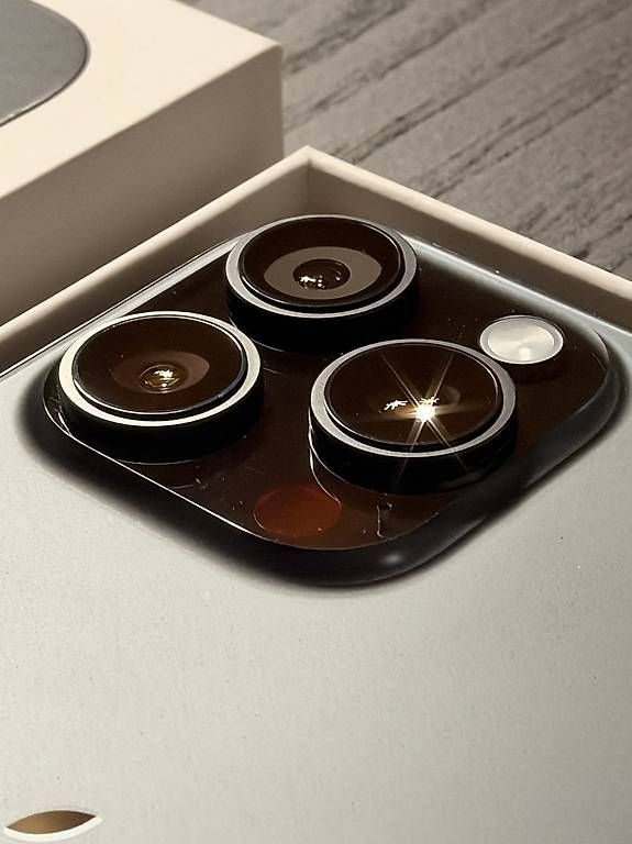 Apple Telefoni cellulari / Smartphones: iPhone 16 Pro Max Schwarz 512GB – Usato da Gränichen venduto da Dagoeri 3
