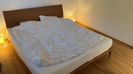 Holzbett 1.8m mit Rost