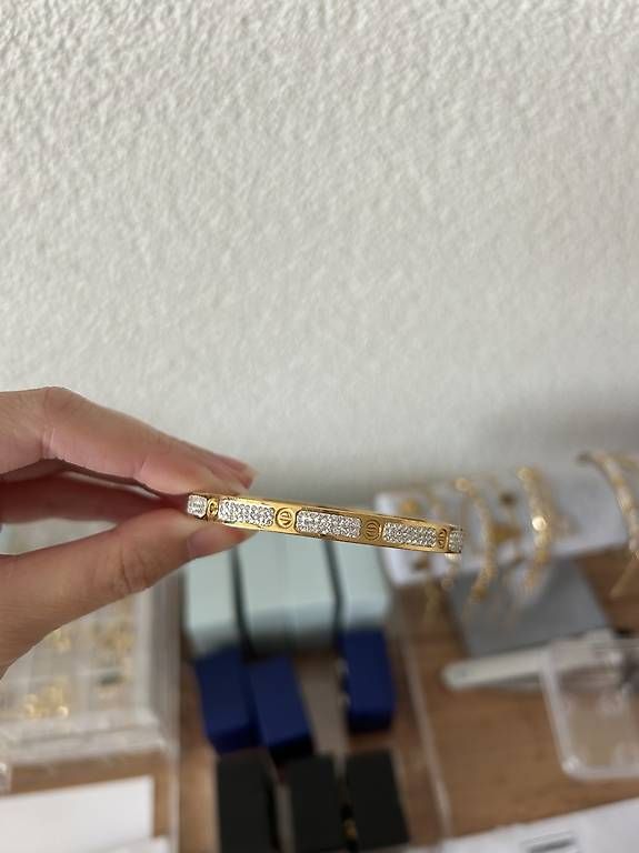 Armbänder & -reifen: Zirkon Armreif - 18k vergoldet – Neu und originalverpackt aus Romanshorn von KikisClothing