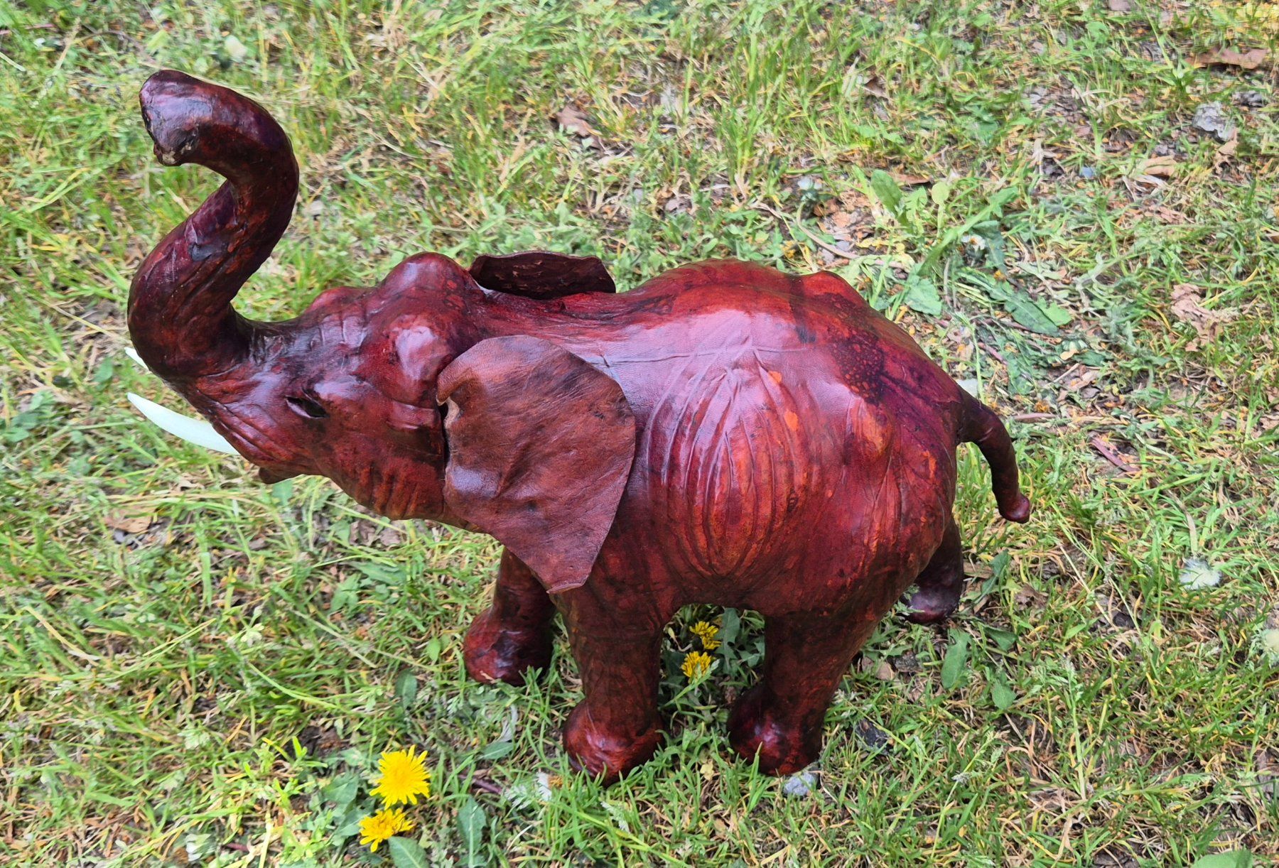 Statuette: Elefant überzogen mit feinem braunem Leder – Usato da Neerach venduto da SilliS 2