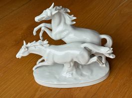 Graefenthal Porzellan galoppierende Pferde weiss, 25 cm lang