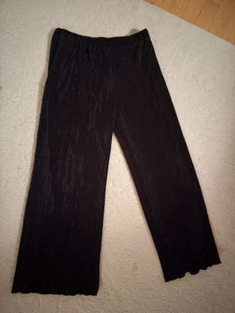 Plissierte schwarze Hose 