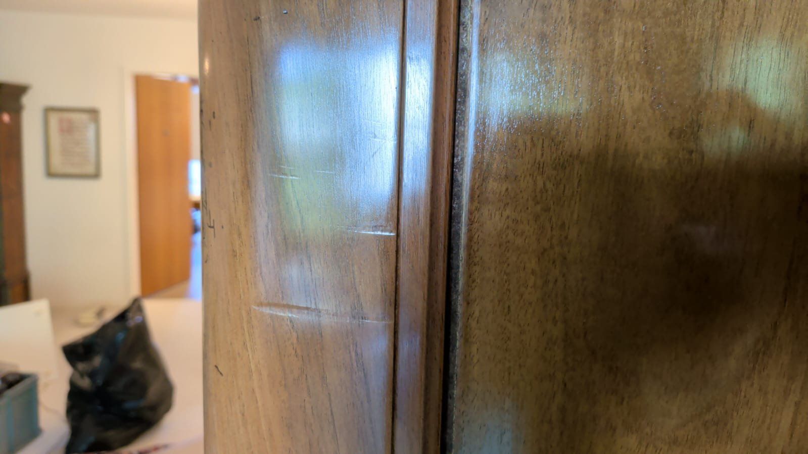 Armadi: Massive Nussbaumschrank - 2-türig, abschliessbar - Ref 06/33 – Usato da Au ZH venduto da BrockiAu 5
