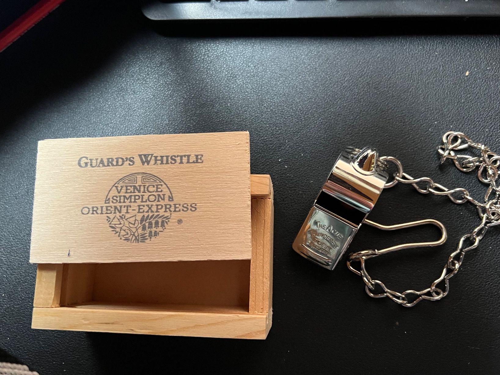 Modellini di ferrovie: Guard‘s Whistle Venice Simplon Orient express – Usato da Kaiseraugst venduto da Petitemacha