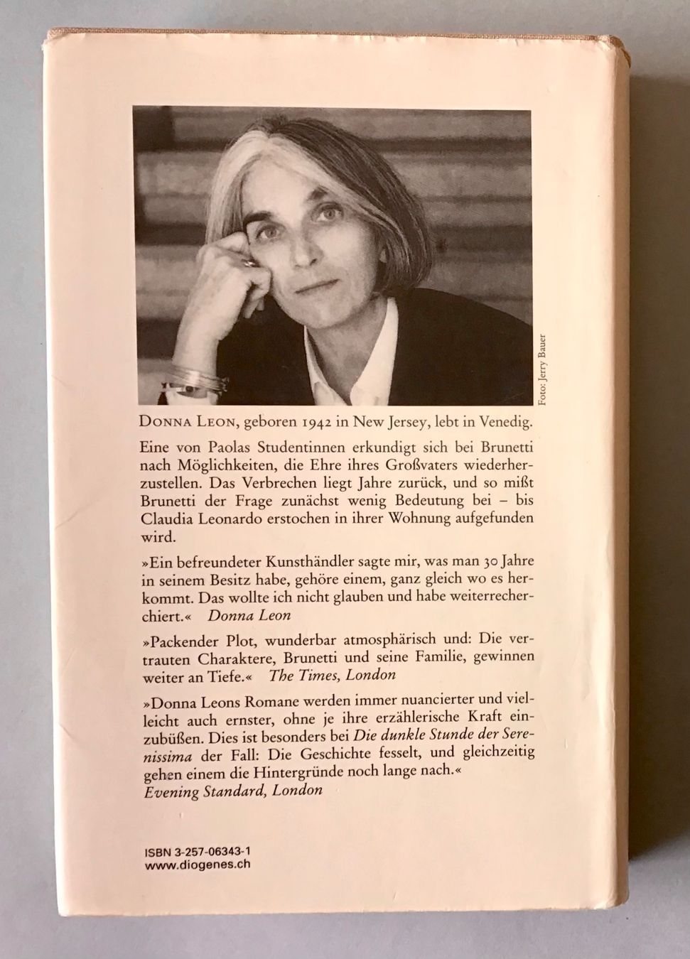 Libri: Donna Leon, Fall 11: Die dunkle Stunde der Serenissima – Nuovo (secondo la descrizione) da Bubendorf venduto da Alpenheidi 1