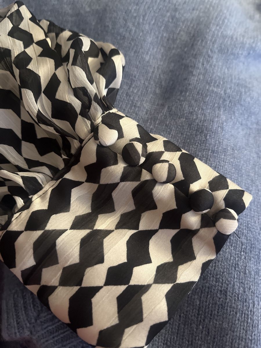 H&M Blusen: H&M chiffon Bluse mit leichtem Stehkragen 36 – Gebraucht aus Zürich von kleinesgrau 3