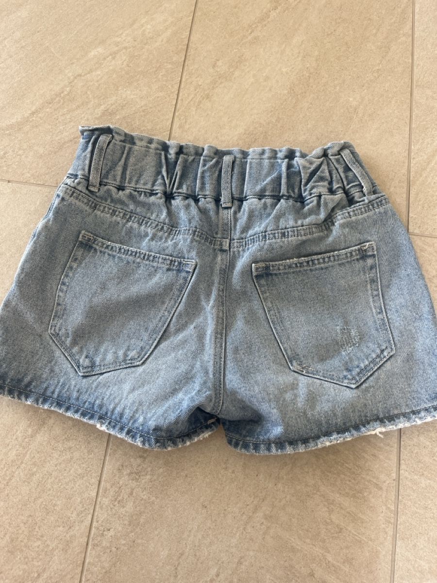 Pantaloni: Jeansshorts – Usato da Watt venduto da Stephsch3 2