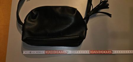 Schwarze Handtasche mit Quaste – Top Zustand!