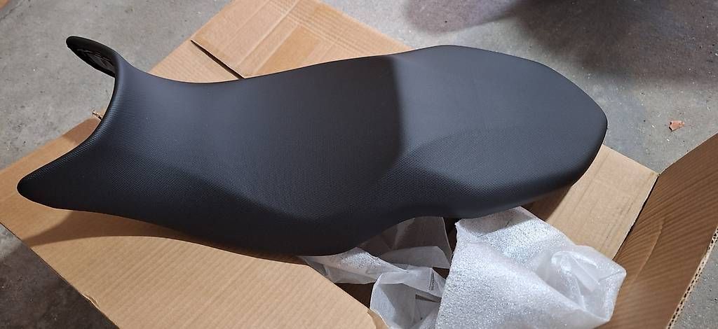 Tutti i ricambio per moto: Sella bmw f900xr originale  – Usato da S. Antonino venduto da fab_tr2s 2