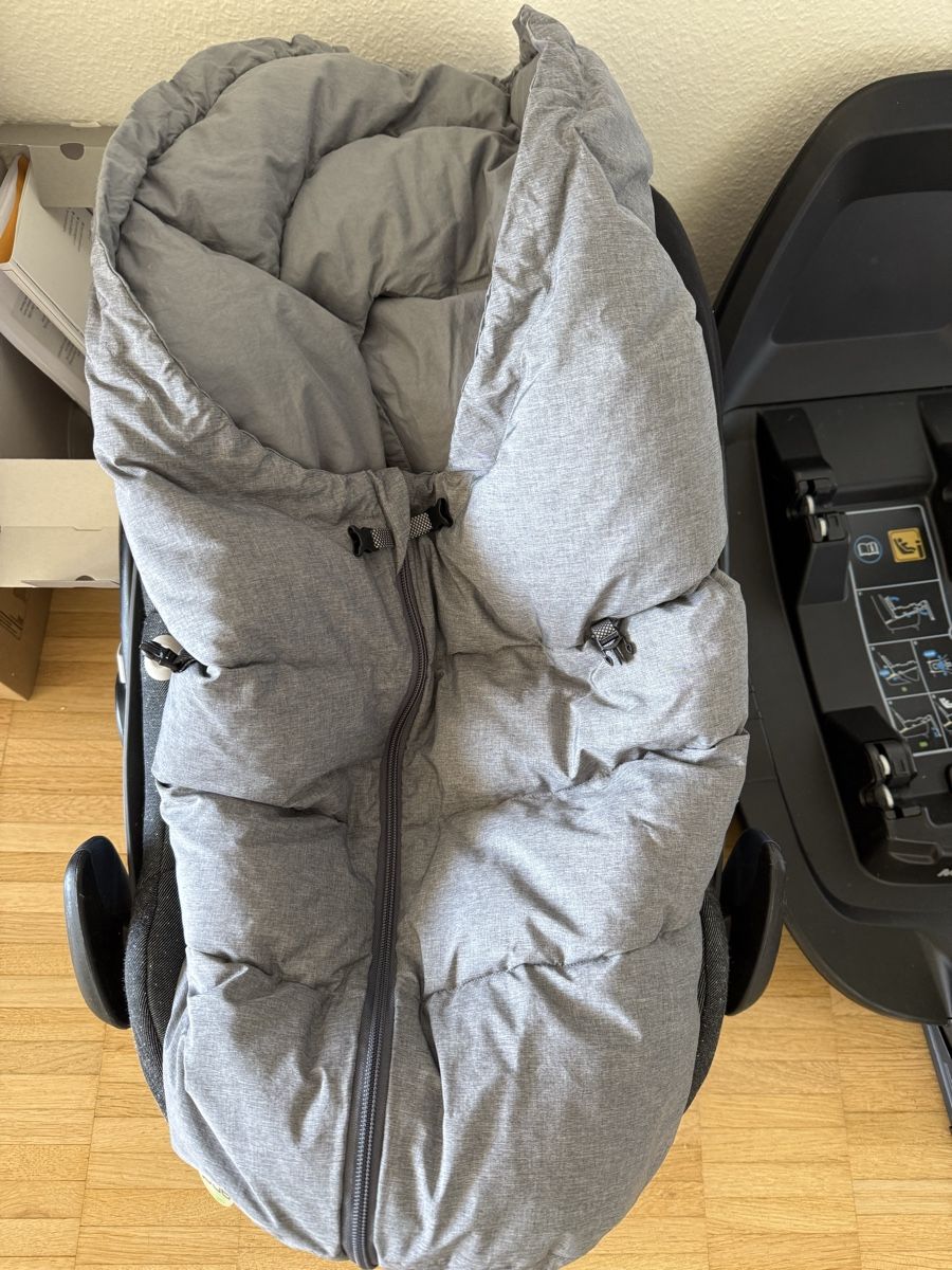 Maxi-Cosi Seggiolini per auto: Maxi-Cosi  Kindersitz mit Basis und Fusssack – Usato da Zürich venduto da ram9491 2