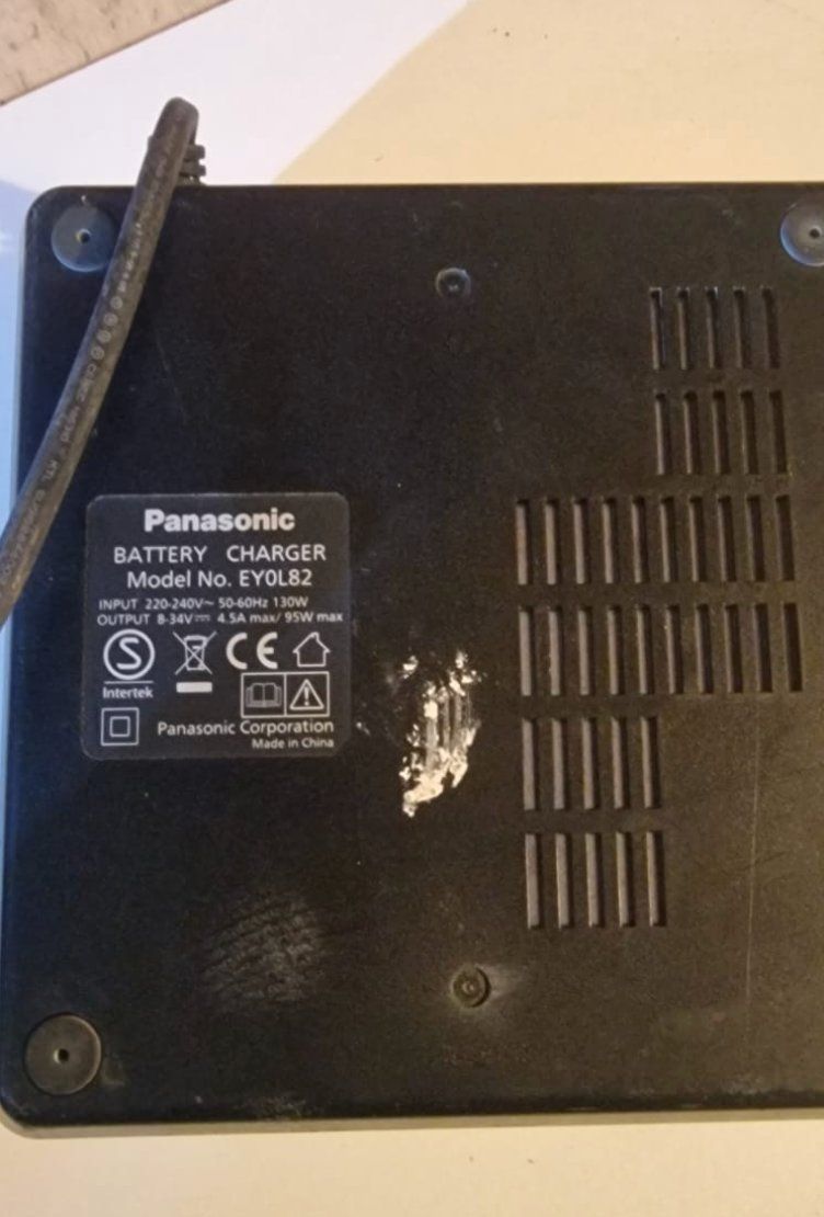 Panasonic Ladegeräte: Panasonic Ladegerät EY0L82, 10.8V - 28.8V – Gebraucht aus Zürich von alplita 1