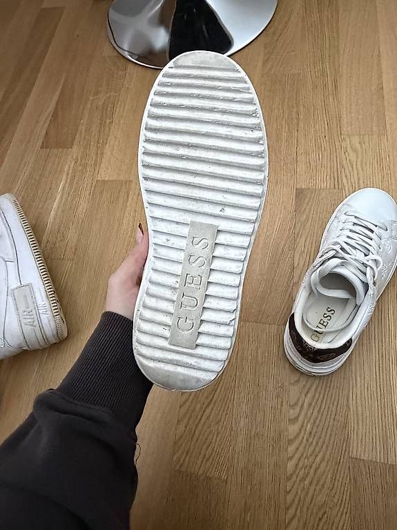 Damenschuhe: Sneaker Guess – Gebraucht aus Spiez von deborahsarahhh 3