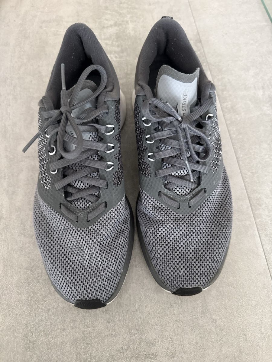 Nike Scarpe da uomo: Chaussures Nike Zoom – Usato da Remaufens venduto da Carl_DS 1