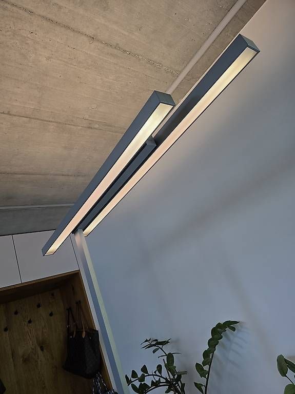 Lampade: Trilux Stehleuchte Bürolampe – Usato da Starrkirch-Wil venduto da NHA01