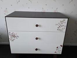 Commode 3 tiroirs avec motif floral et poignées bois marron