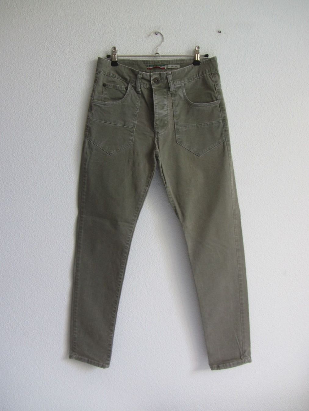 Please Jeans Jeans: PLEASE - Jeans olivgrün XS – Usato da Zürich venduto da Diazaio